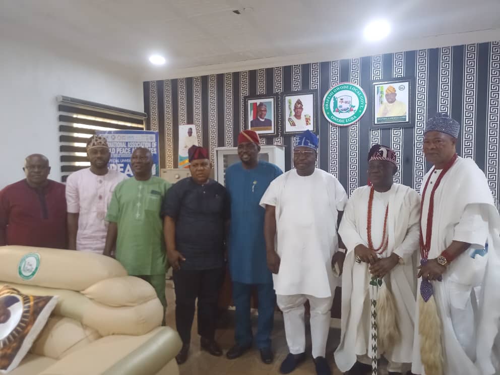 Ogunsola Lauds Governor Dapo Abiodun for donating Transformers to Obafemi Owode Communities