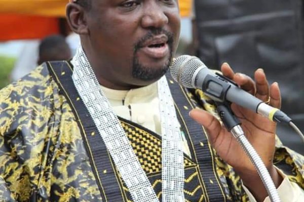 OGUNSOLA GIVES STAFF CHRISTMAS BONUS