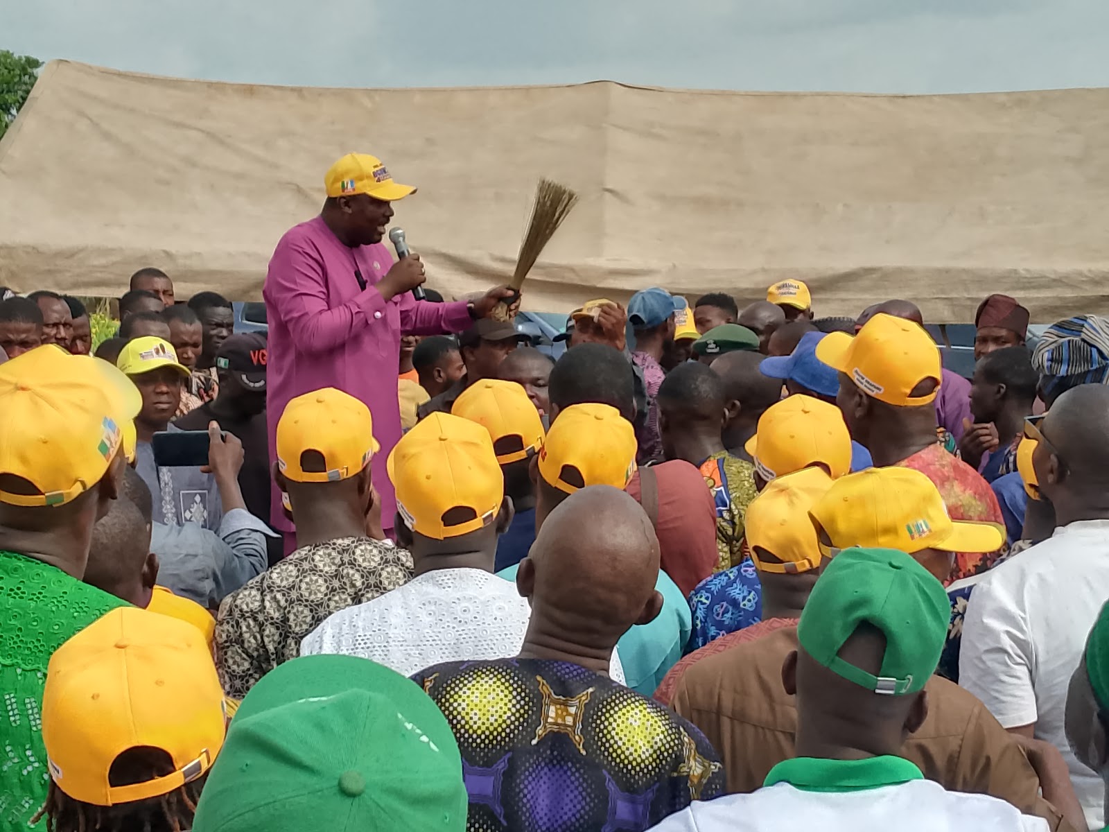 LG POLL: AMB. OGUNSOLA RECEIVES ROYAL FATHERS’ BLESSINGS AHEAD LG ELECTIONS