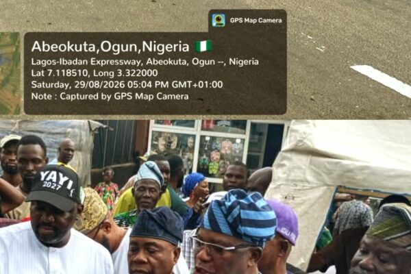 ‎AMB. OGUNSOLA, CHAIRMAN OOLG AGAIN FLOODS LOCAL GOVERNMENT AREA WITH MEANINGFUL AND PEOPLE ORIENTED INFRASTRUCTURAL DEVELOPMENTS, COMMISSIONS 1.3KM ASPHALT ROAD AT OLUWO/MANGO/ADIGBE, TEN LOCK-UP SHOPS AT KAJOLA, TWO CLASSROOMS WITH OFFICE AT MOLOKO-ASIPA